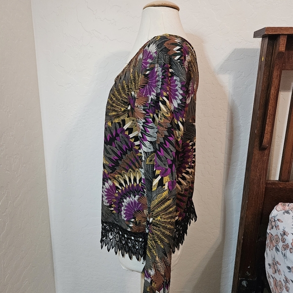 Multicolor Women's Top with Lace Hem - Picture 2 of 6